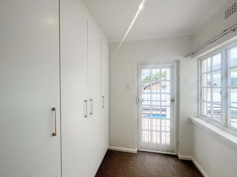 To Let 3 Bedroom Property for Rent in Lemoenkloof Western Cape